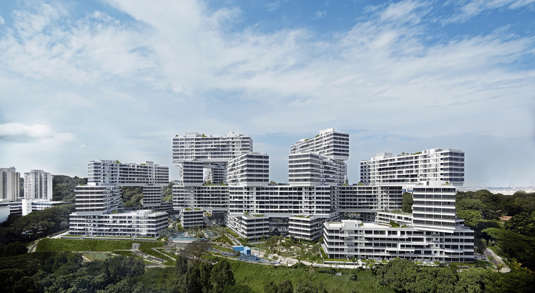 El condominium The Interlace, con sus bloques residenciales dispuestos entre jardines.