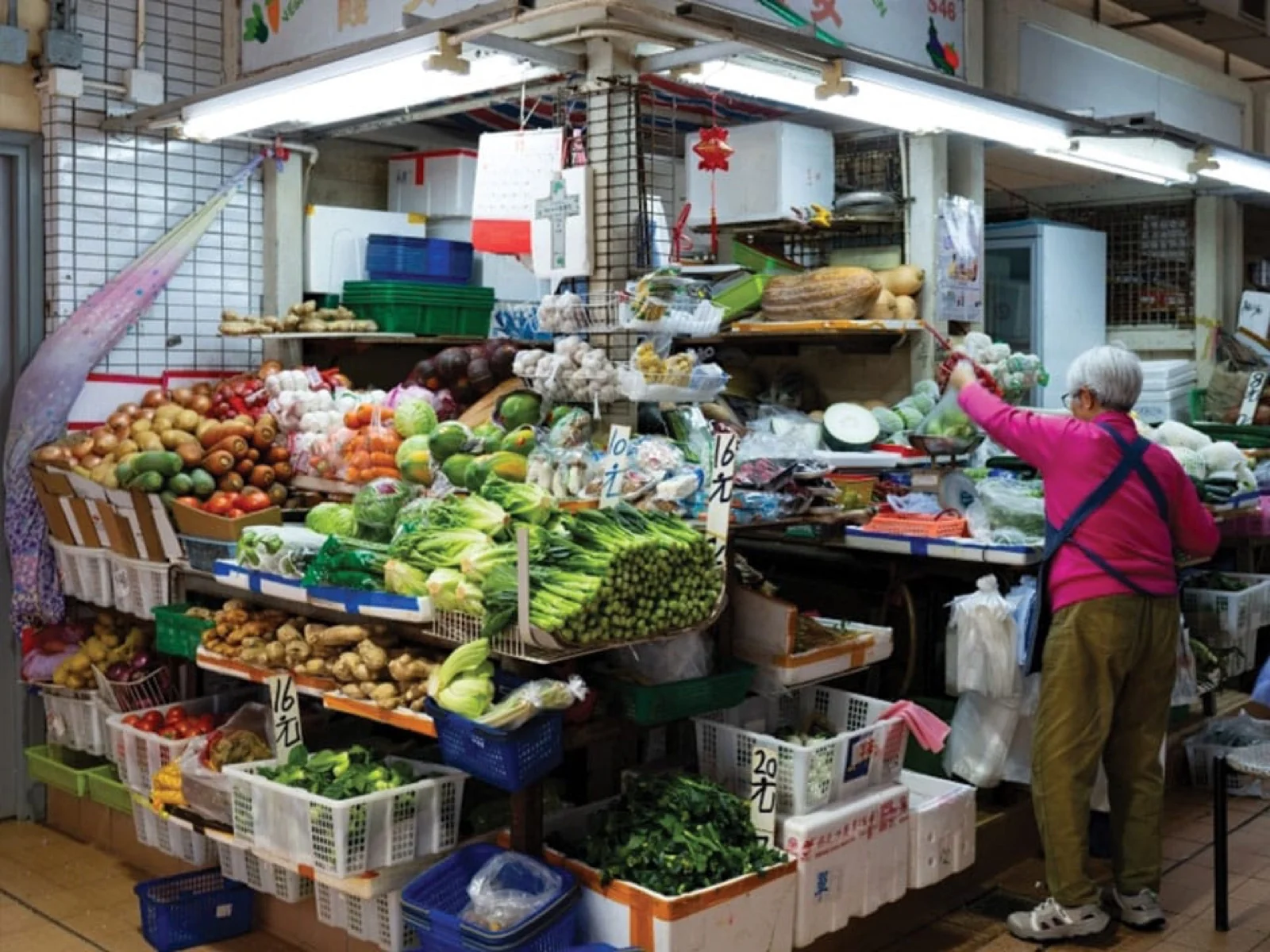 Puesto de verduras en el mercado de Sai Ying Pun
