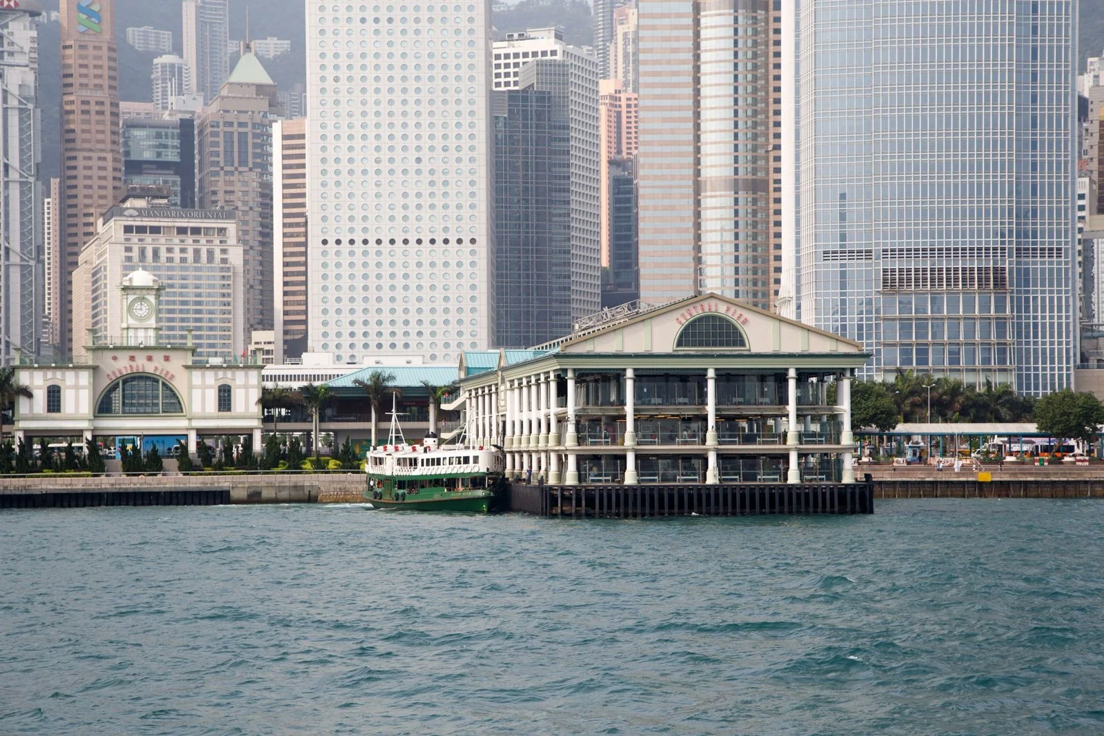 Central Ferry Piers y su paseo junto al puerto