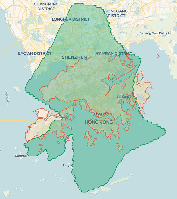Contorno verde de Santiago superpuesto sobre el mapa de Hong Kong, delimitado en naranjo